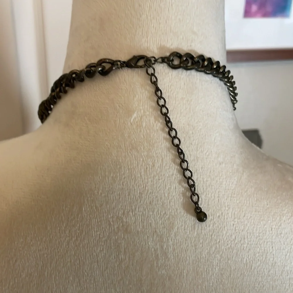 😀‎ Free w/ Purchase Chain Statement Necklace!